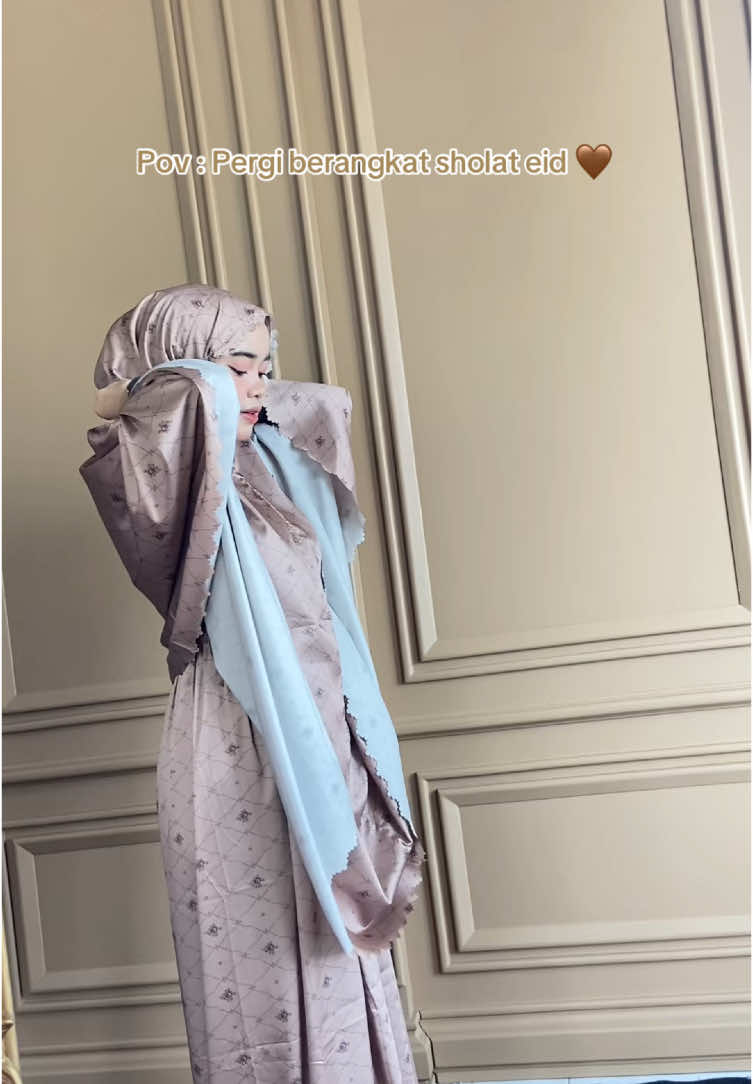 Vibes nya udah kerasa bgt yaa 🥹🥰 #fypシ #fypシ゚viral #xyzbca #mukenasilkypremium #mukenapremium #mukenahcantik #mukenalebaran #syahdikaofficial 