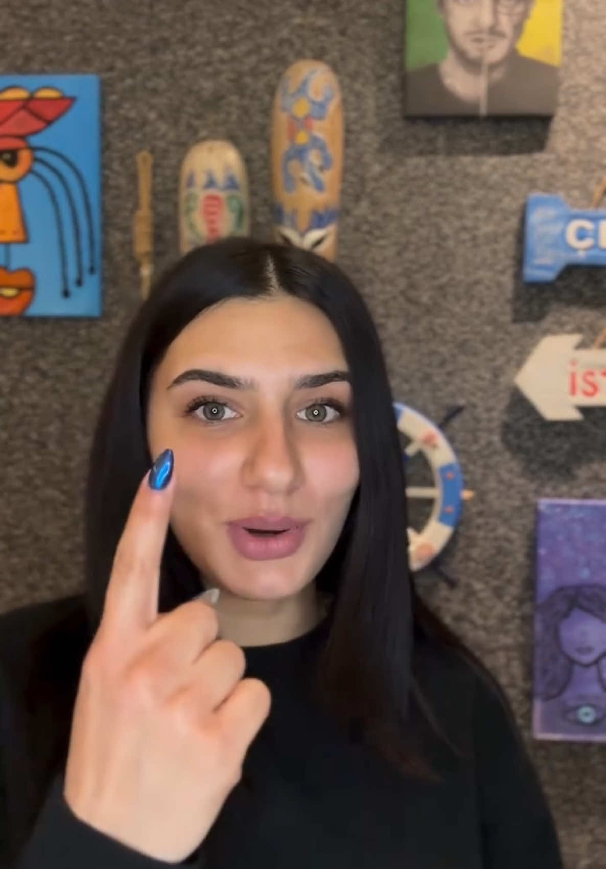 تفظوا بالفيديو لأنه رح يفيدكم أكيد 🤍 حركات رقصات لعرس أو خطبة كتير سهلة و حلوة ما بتحتاج مدرب و تضييع وقت 😉 من هلأ بلشوا و استغلوا هاد الوقت انكم تتدربوا على رقصات لعرسكم الله يوفقكم و يهنيكم يا كل العرسان و يللي حابب أبعثله في مسج كمان رقصات، حطوا بالكومنت 🤵‍♂️ أو 👰