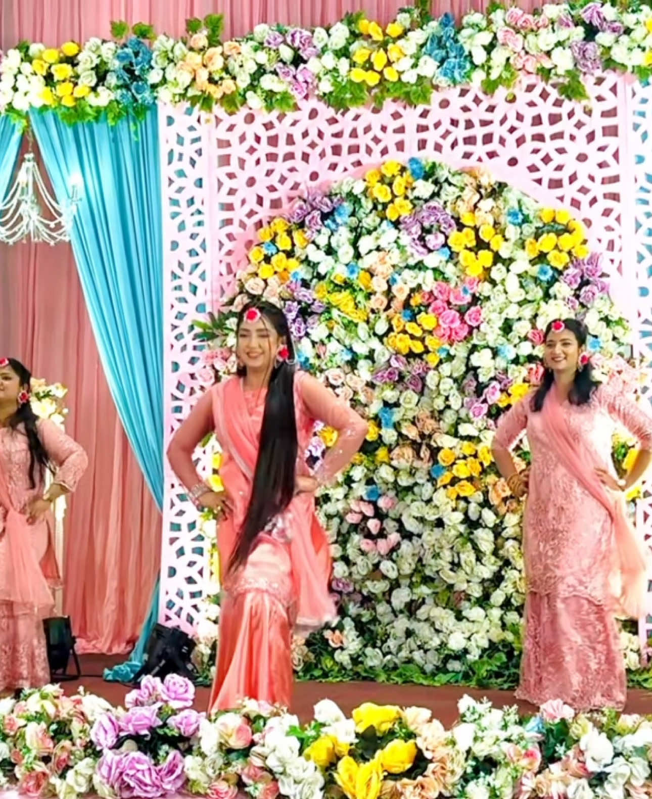 Radha×chammakchallo 💃 Ft.Logno and team 💕 #holuddance  #sangeet  #dance #holudperformance #fyp #fypage #viral #reels #radhadance #chammakchallo 