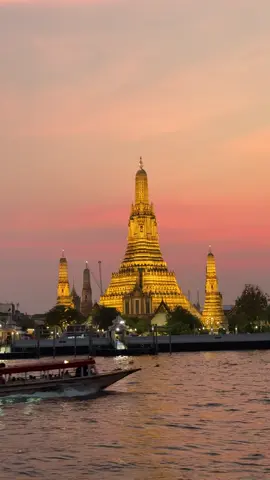 Sunset with Wat Arun view #watarun #thailand #bangkok 