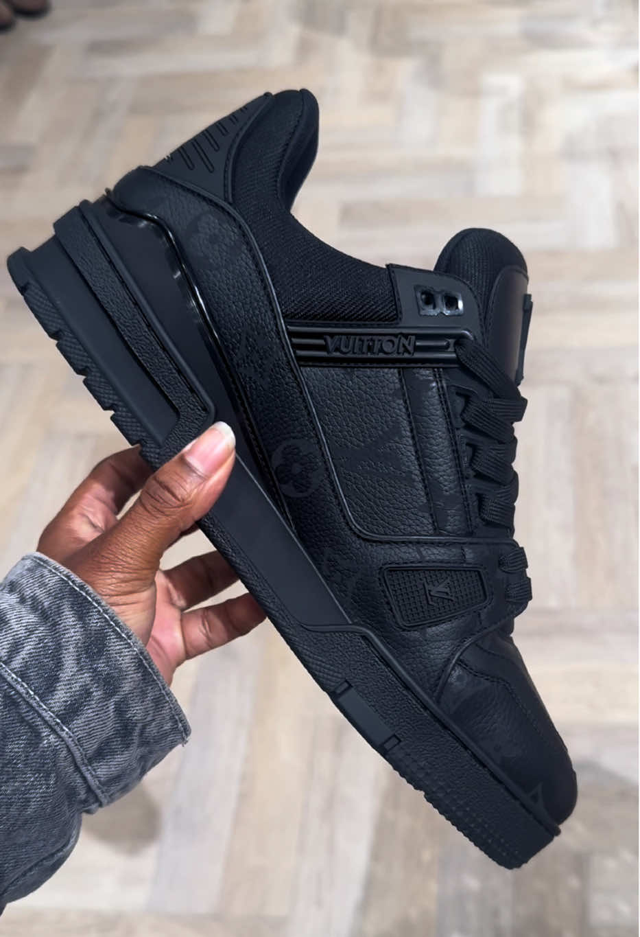 Louis Vuitton, black sneaker🖤 @Louis Vuitton @Selfridges  #sneaker #louisvuitton #lv #louisvuittonlover #designer #sneakers #shoe #men #fyp #fypsounds 