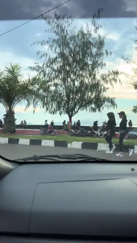 Sore”nya di depan rumah adat kolaka#euphoria2025 #kolakameambo #storywhatsapp #fyp #lewatberandafyp #sanset #kolaka 