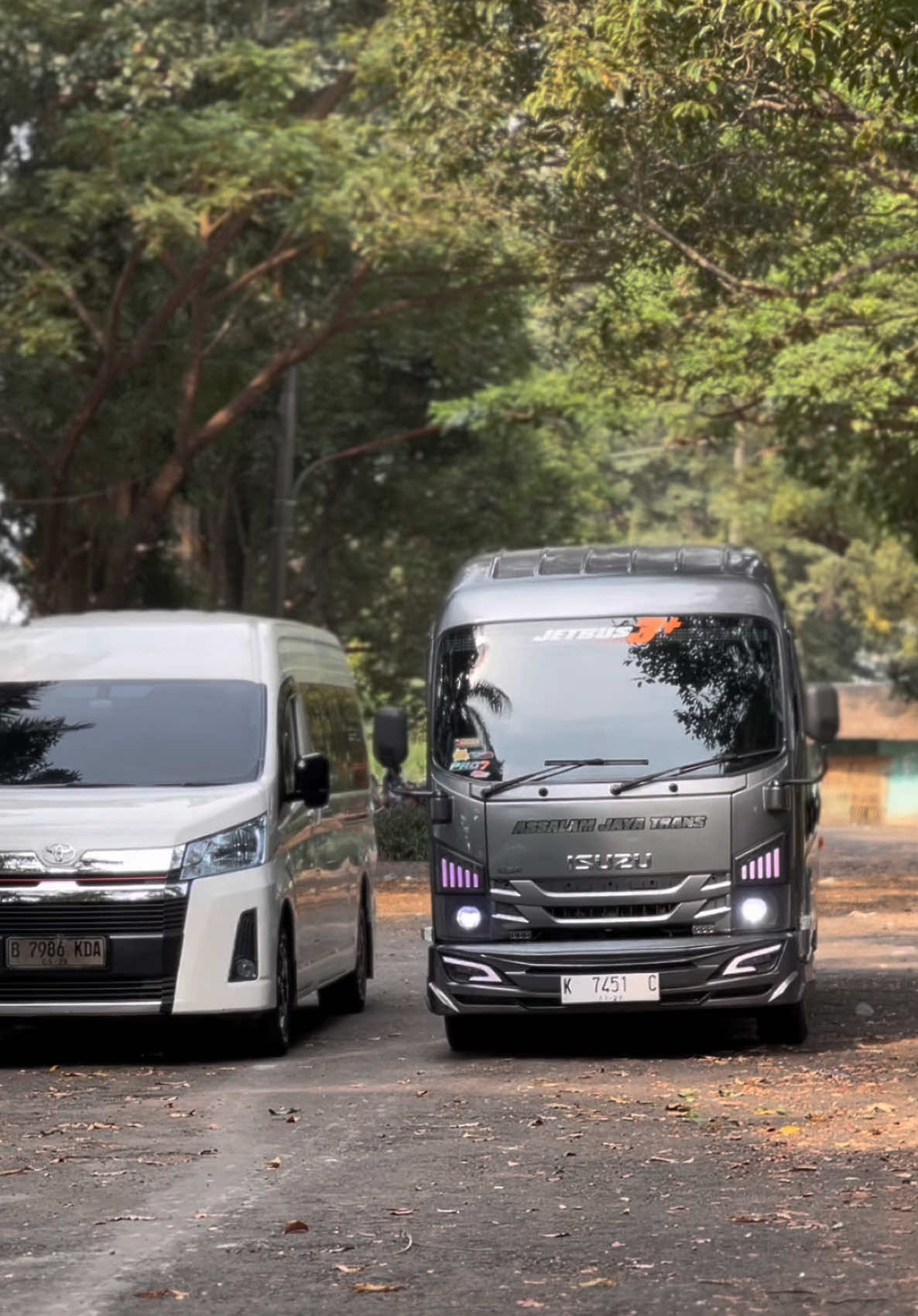 Elf Giga & Hiace premio spesial luxury iclikk class..🤣🤣😆