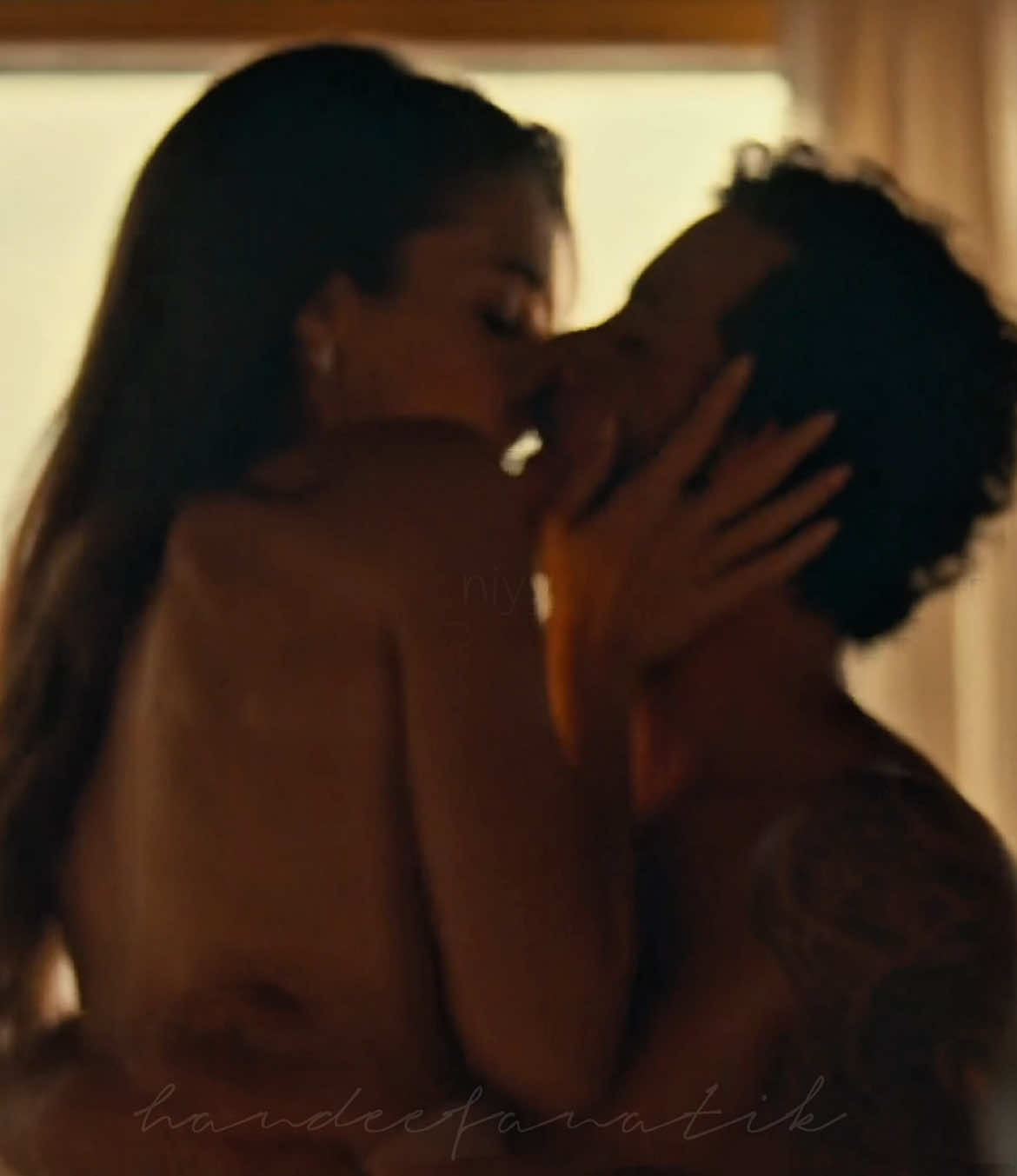 The most dangerous drug 🔞 #handeerçel #handeercel #handemiyy #rüzgarabırak #traselviento #chasingthewind  #barışarduç #barişarduç #netflix #pelicula #peliculas #parati #fyp #foryoupage #kesfet #explorar #foryourpages #toda 