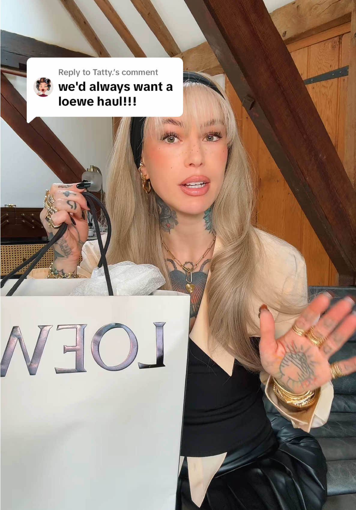 Replying to @Tatty. UNBOXING #unboxingvideo #fashion #luxury #handbag #fashiontiktok @LOEWE #loewe 