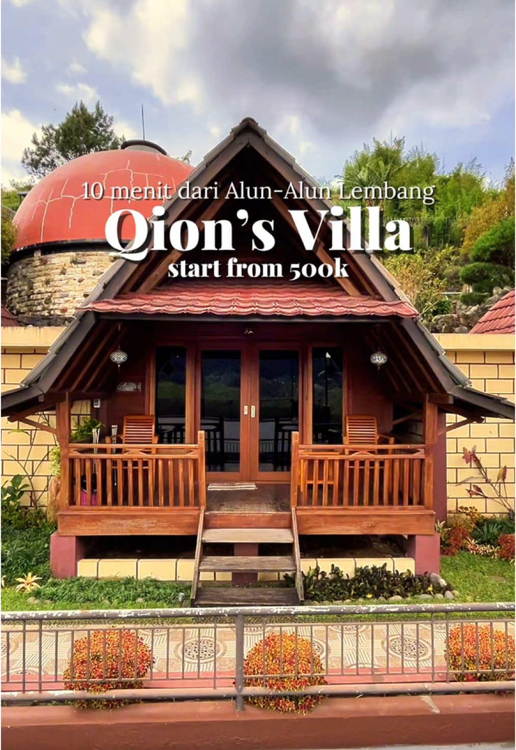 Part 1 || Villa Anyelir🍂🍁 Rekomendasi villa baru di Lembang‼️ Kapasitas 2-3 Orang Kasur Queen Bed  FREE! Indomie, Kopi, Air Mineral Galon🫙 Teras - Kasur - Televisi - Kursi dan Meja - Dapur - Kamar Mandi 🌻🍂 Reservasi sekarang! DM mimin aja ya😉 #QionsVilla #villalembang #villabandung