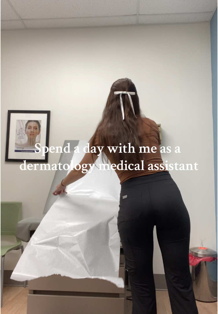 Spend a day with me as a dermatology medical assistant!!! I love this job so much 💘🩺🌸👩‍⚕️ #dermatology #medicalassistant #nursetok #gapyear #premed #prepa #mcat #clinicals #medschool #derm #scrubs #premedmotivation #premedstudent #premedlife #motivation #diml #ditl #dayinmylife #dayshift 