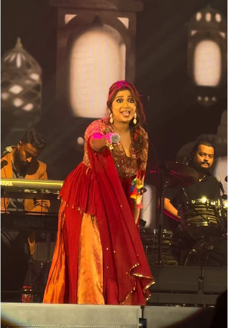 Plis banget ini mah madam you are so cute and beautiful 🫶🏻😍 🤏🏻 #shreyaghoshal #rabnebanadijodi 