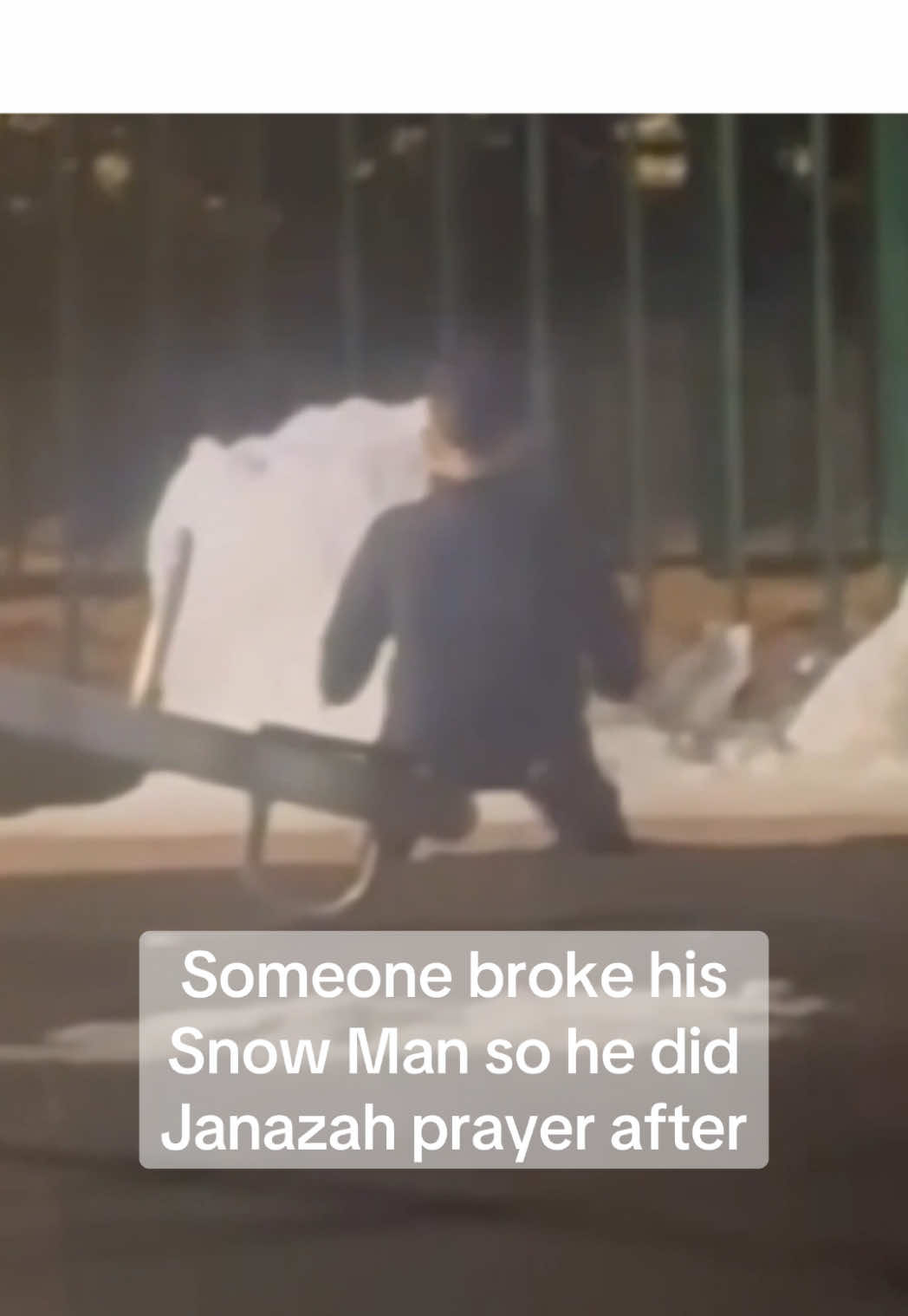 Kids are innocent 😭😭😭 #snowman #kids #muslim #islam #muslimtok #snow 