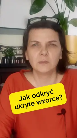Czy wiesz, że 5 osób, z którymi spędzasz najwięcej czasu, odzwierciedla relacje, jakie miałeś w dzieciństwie? Jeśli chcesz zrozumieć swoje schematy, przełamać ograniczenia i zacząć świadomie kształtować swoje życie, to ten materiał jest dla Ciebie! Wykonaj proste ćwiczenie i sprawdź, jakie wzorce nieświadomie powtarzasz. ✨ Dowiesz się: ✔ Jak Twoje otoczenie wpływa na Twoje życie ✔ Jak dostrzec powtarzające się schematy w relacjach ✔ Jak świadomie przejąć kontrolę i przerwać niekorzystne wzorce Twoje życie nie musi być tylko odgrywaniem tej samej roli w nowym spektaklu. Obejrzyj i sprawdź, czy nadszedł czas, by zejść ze sceny i napisać nowy scenariusz! 🔔 Subskrybuj, jeśli chcesz więcej inspirujących treści o rozwoju osobistym! #psychologia #rozwojosobisty #świadomość #relacje #mindset #zmiana #motywacja #toksycznewzorce #samorozwój #psychologiastosunków #świadomosc #analiza #życie #mentalność #relacjeludzkie