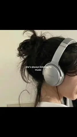 fully charged airpods and i’m set #fyp #music #music #airpods #headphone #girl #aesthetic #engene #band #fangirl #kpop #fyyyyy #xyzbca #viralvideo #trending #fypage #fypシ゚viral 