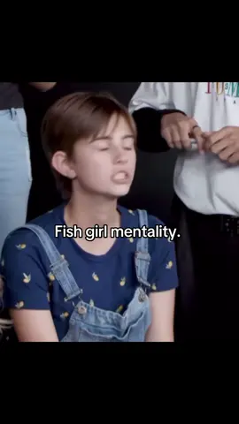 The foam forming on the corner of her mouth 😭😂😂 #fishgirl #viral #fypシ #foryoupage #yt #meme #popculture #ocean #nina 