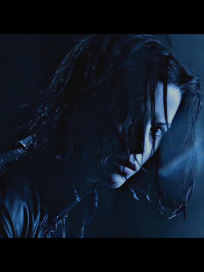 Underworld (2003)  I love this song... #seleneunderworld #underworld #underworlddark  #seleneunderworldedit 