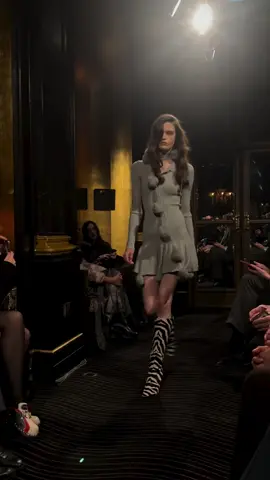 #connerives presents his Autumn/Winter 2025 collection, All That Jazz, in The Beaufort Bar at The Savoy during London fashion week. #lfw #london #LondonFashionWeek #fashionweek #fashion #fashionblogger #fashiondesigner  #fallwinter  #fashionblog #fashionmodel #Runway #catwalk #collection #fashionista #fashionblog #fashionblogger #blog #review #fashionaddict #fashion #fashionstyle 