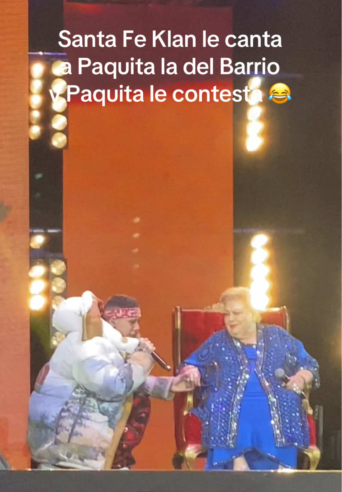 @Paquita La del Barrio y @Santa Fe Klan cantando en Vivo (HOMENAJE a #paquitaladelbarrio) #santafeklan 
