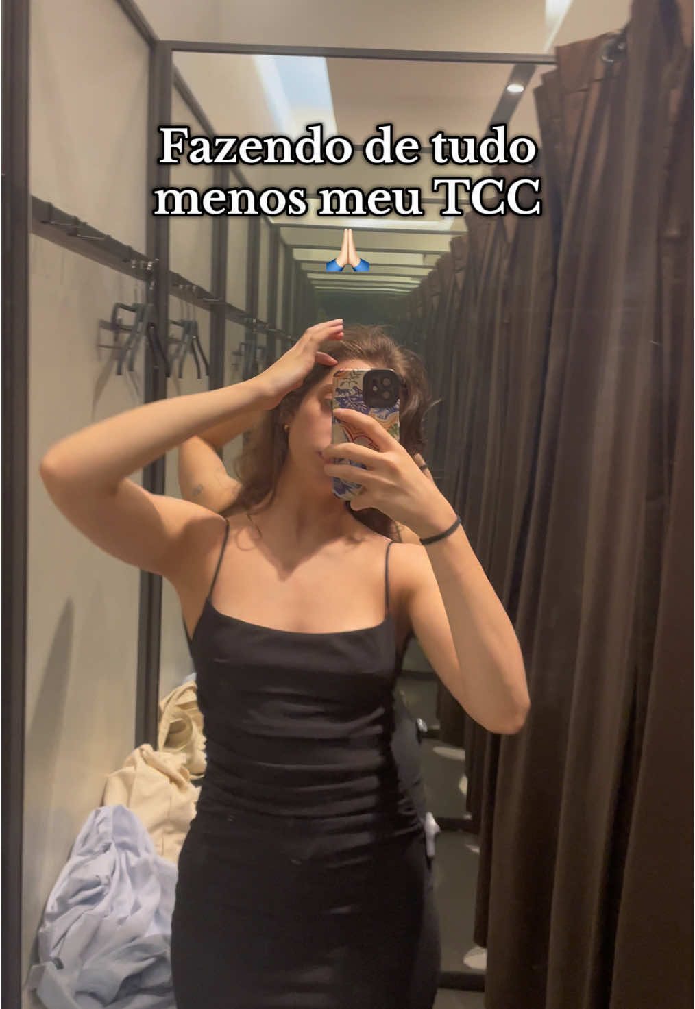 É isso aí eu fazendo de tudo pra evitar meu tcc de design🙏🏻  #design #faculdade #motion #tcc #curso 
