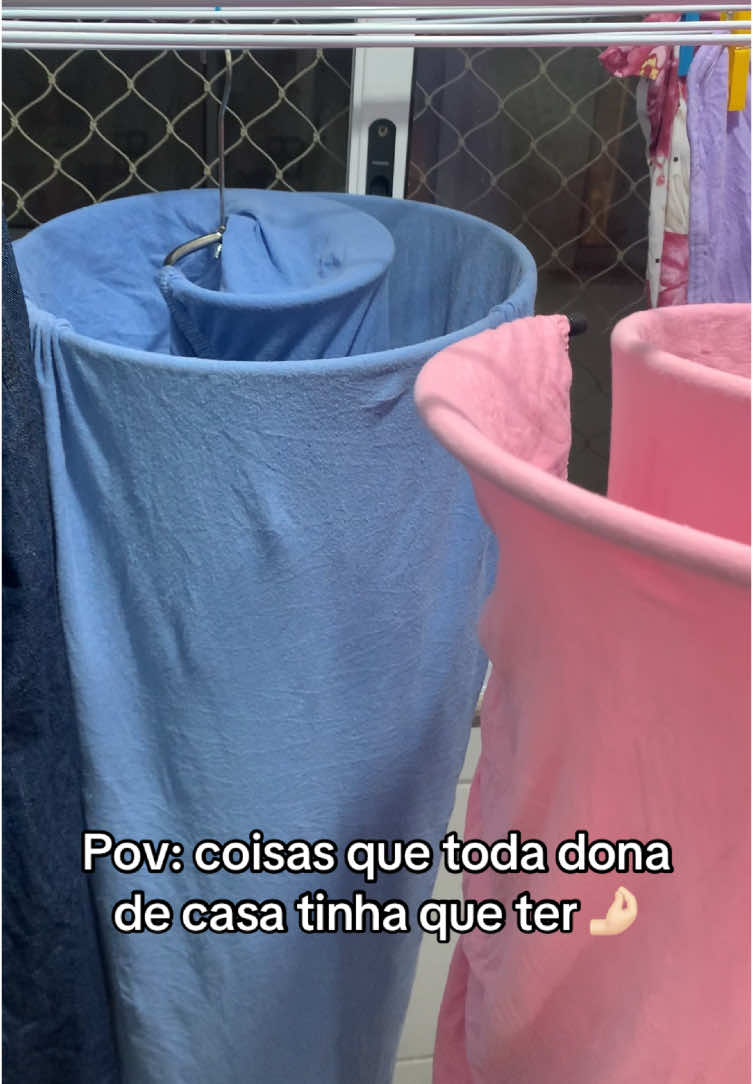 Como eu não conhecia esse varal em espiral antes ? Melhor coisa pra estender lençol e coberta 🤌🏻🤌🏻 #varal #varalespiral #roupas #donadecasa #lavarroupas 