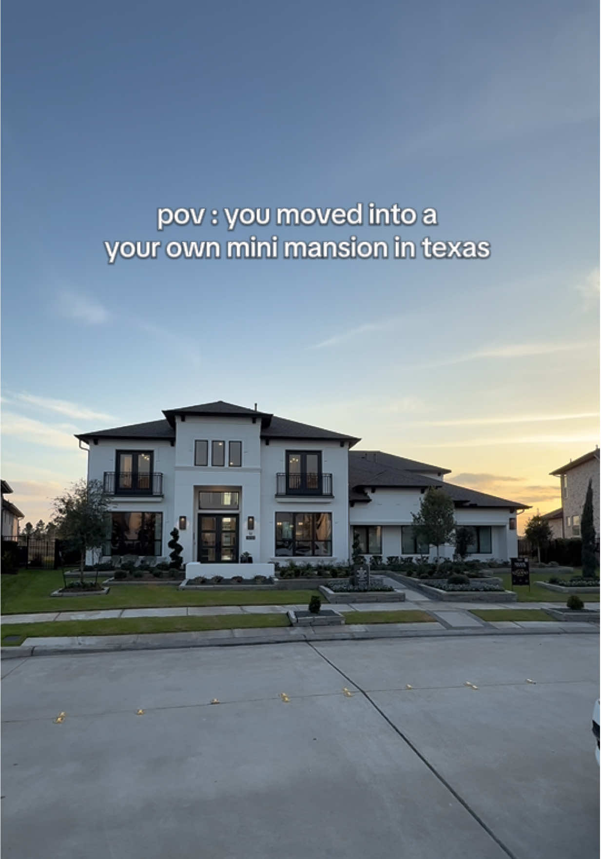 NEW in Cypress TX is a mini mansion just under $1M , a little under 5,000 SQFT !! 🤩 This beautiful new construction home includes 👷: - 5 bedrooms 4.5 bathrooms - 4931 sqft  - 2 Stairs and chimney in Patio - 4 car garage  - 2 story If you would like some more info or need help finding your dream home🤩 ! Feel free to DM or reach out to me at  : 📲 832-773-1133 📩 pedrosellshouston@gmail.com #perryhomes #cypresstx #newconstruction #texashomes #texasrealtor #houstonrealtor @Perry Homes 