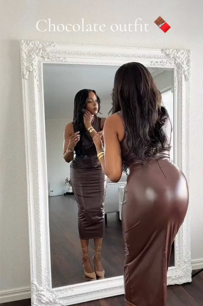 Chocolate outfit#brownoutfit🍫 #onthisday #brownoutfit #chocolateoutfit #winteroutfit #leatheroutfit #brownleather #classyoutfit #outfitidea #chicoutfit #outfitoftheday #outfitinspo #leatherdress #bellabarnett 