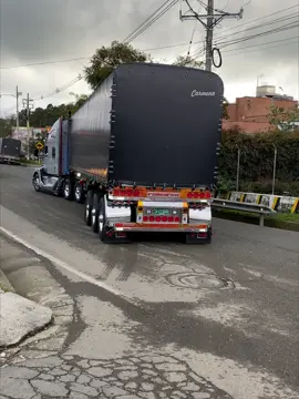 #fyp #trucks #camionesdecolombia #trokas #tractomulascolombia🇨🇴 #camion #viralvideos #kenworth #fotografiascolombia #apoyo #fotografo #medallo #paratii #amorporlastractomulas😍😎😎 #dieselenlasvenas🚛💯🔥 #transportador #truck #lastractomulasfamosasdecolombia🇨🇴🇨🇴🇨🇴 #tractomulasconestilo💯💨 #gallego_trucks⚡ 