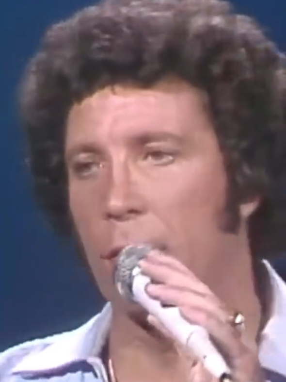 Tom Jones—Green Green Grass of Home—The Midnight Special. RemixByRamónMata 