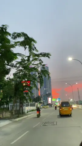senja dikota medan🌗💫✨ #fyp#fypシ゚ #foryoupage #kotamedan #underpassmedan #manhattan #sunset 