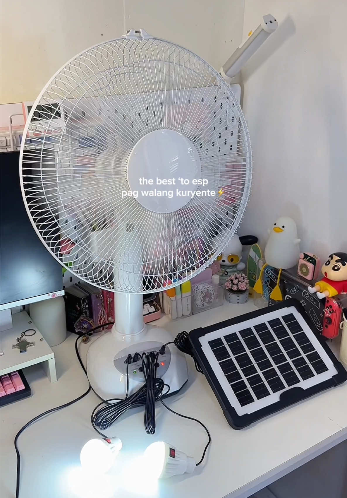 solar-powered na, multifunctional pa! 💖 #electricfan #solarelectricfan #rechargeableelectricfan #solarpower #techtok #techreview #fyp #foryoupage 