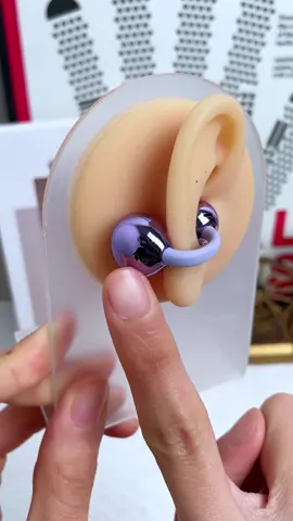 The Hyundai M100 earbuds is so cute🥰😍it looks like an earring#hyundai #hyundaim100 #earbuds #earbudswireless #earbudsviral #bluetooth #fyp #giftideas #foryoupage #headphones #headphonesrecommended #headphonechallenge