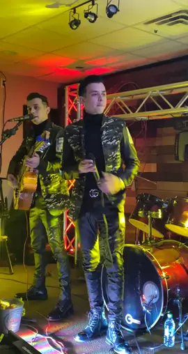 que guapos se miraban los dos vuela alto neno 🤍🥺#carlosparra #liliangriego #sad #parati #sad 