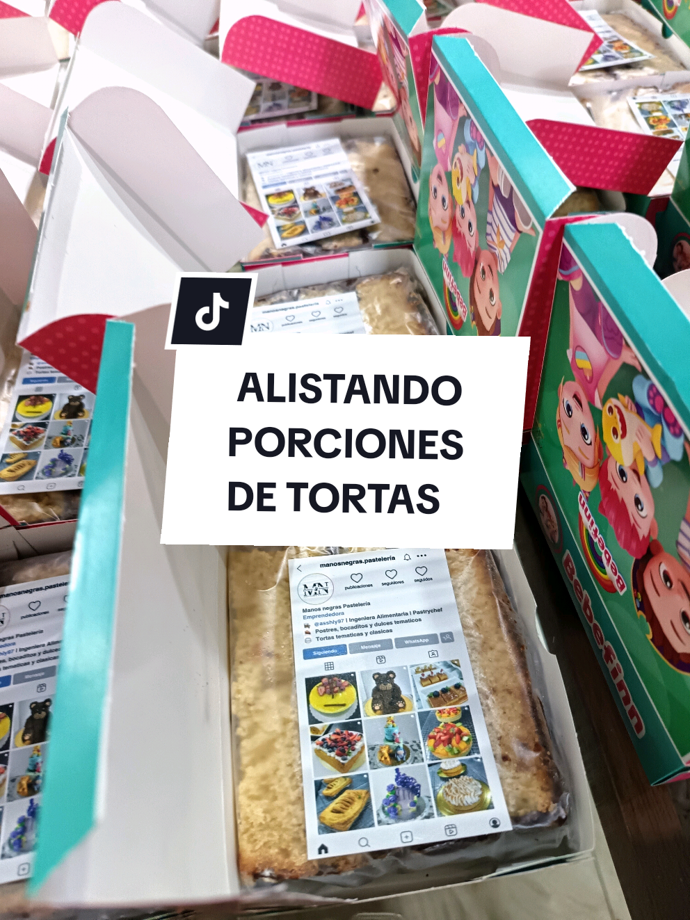 Acompáñame a alistar 50 porciones de tortas de Cake de vainilla con chispas de chocolate y relleno con mermelada de fresa 🍓 y chantilly 😋. #porcionestorta #porcionesdetorta #cake #cakepersonalizados #pasteleriacreativa #pasteleria #paratii #paratiiiiiiiiiiiiiiiiiiiiiiiiiiiiiii #pasteleriaperuana #emprendimiento 