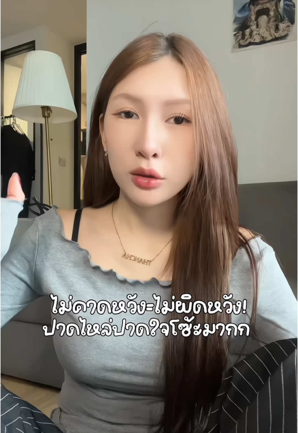 @୨ৎ𝑃𝑒𝑡𝑖𝑡𝑒🧃 ปาดไหล่เอาฟีล ลุคชิลๆแต่ดูมีอะไร ชอบมาก ผ้ายืดได้เยอะ ผ้าแบบนุ่มอะ #เสื้อยืด #เสื้อปาดไหล่ #เสื้อปาดไหล่แขนยาว #เสื้อผ้าแฟชั่น 