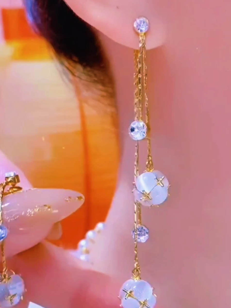 Beautiful design earrings 