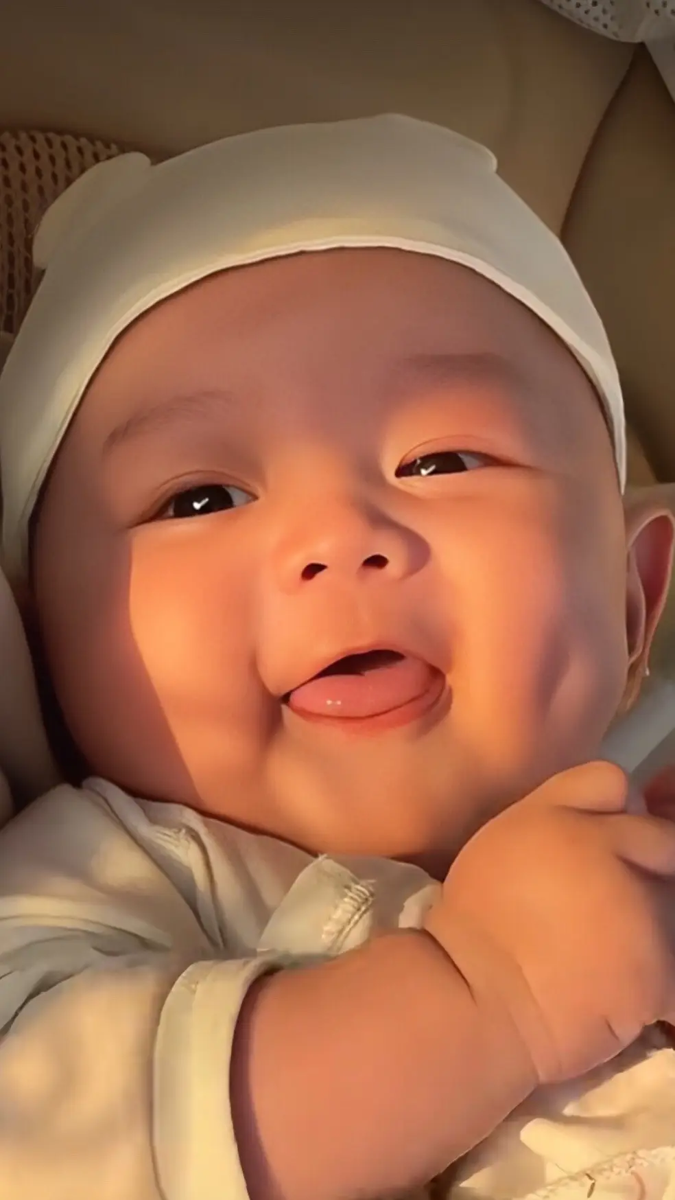 #embedethuong #embe #embedangyeu #dangyeu #baby #babylove #cute #babycute #lovely #mebim #mebimsua #mebimsuachamcon #embecuame  @Thiên Thần Nhỏ 