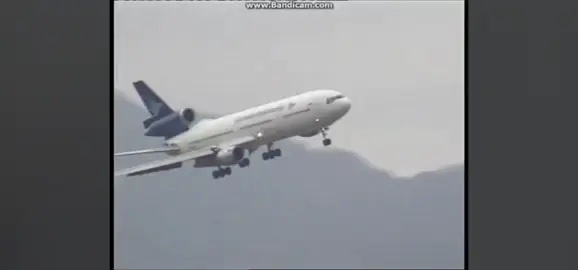 dc 10 si sumatra pkgia  #dc10@garuda.indonesia  1990#kaitakairport 