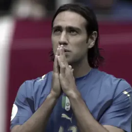 عم ذاك المدافع🇮🇹👆🏿..  !  #Nesta #Milan #foryoupage #fyp  #foryou #viral #نيستا #ميلان #football 
