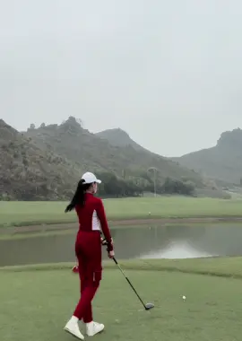 Cao m75 nên Driver cũng cố được 230Y như người lớn 😆 #Golf #Caddie #legendvalleycountryclub #BrgHanam 🤫🤫