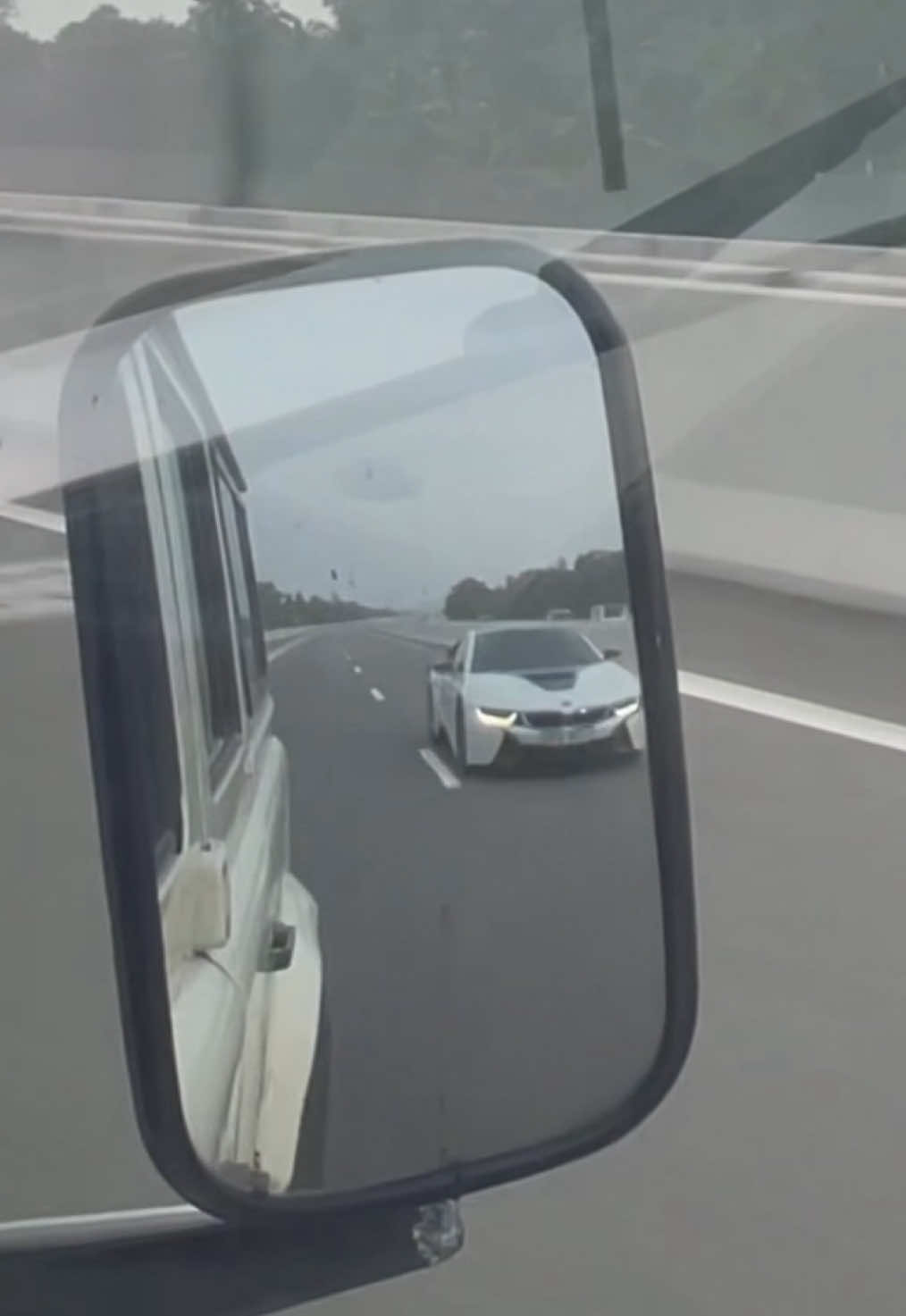 🤍✨                             #i8#driving #xsilence #drivingschool #drivingtips #car #drivinglessons #how #fyp #foryou #driverslicense#defender#bmw#bmwi8@Nisal__8668 