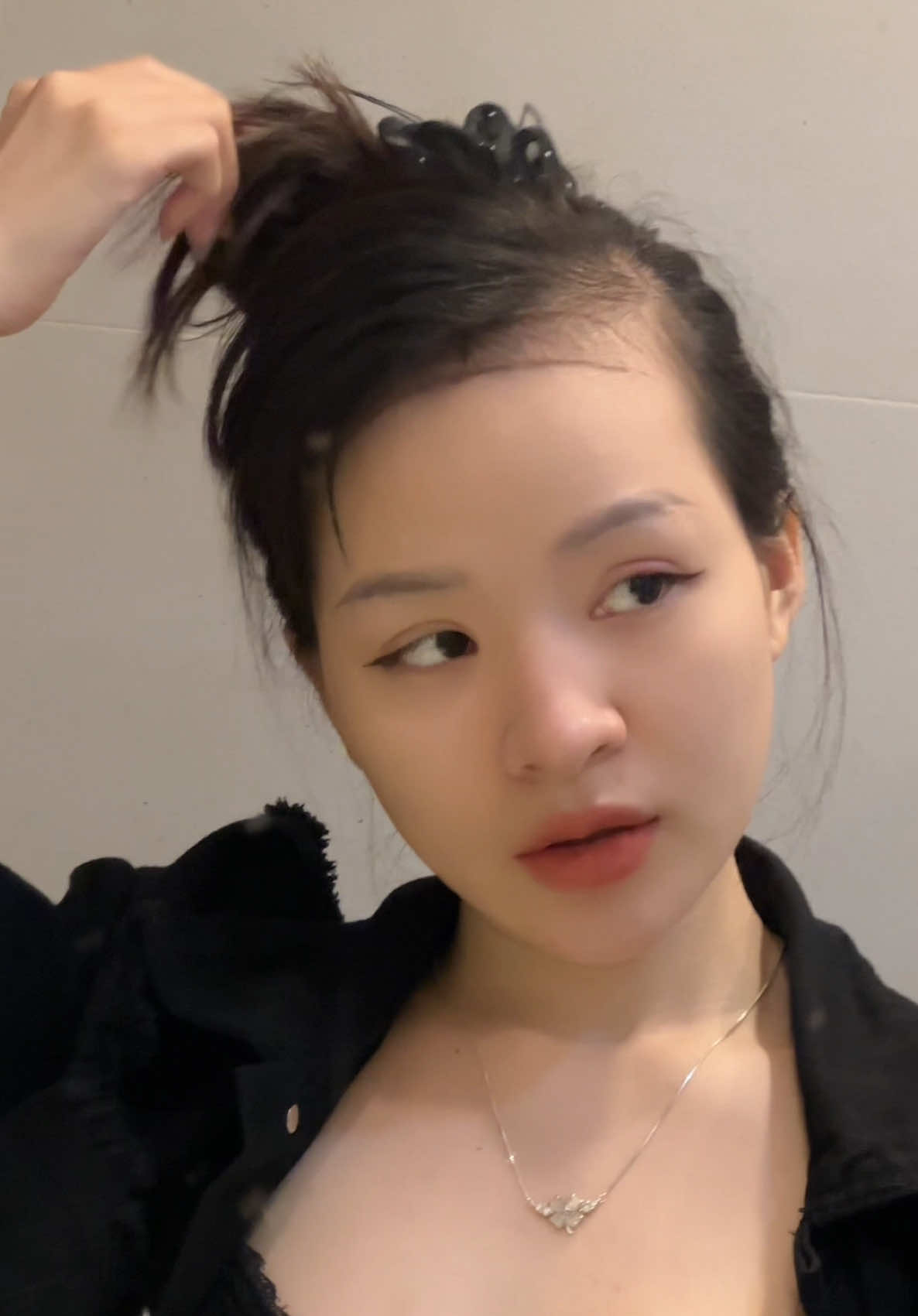 Đi làm đẹp mà cứ sợ này sợ kia thì cứ xấu từ năm này qua năm nọ. Chị e ai thích đẹp thì triển lun đừng nên chần chừ nha😗😙😗😙😘#hạđườngchântóc 