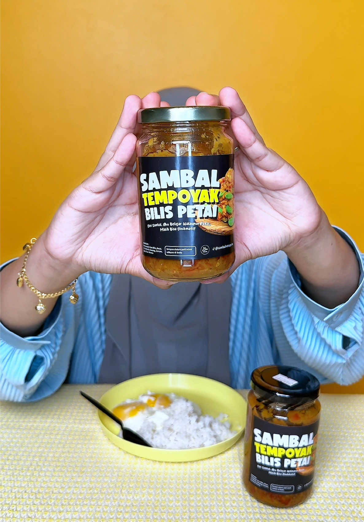 Sambal tempoyak bilis petai!! Petai pun rangup lagi ya walaupun dah campur dengan tempoyak semua. Botol besar penuh dengan petai. Akan ku repeat semulaaaa untuk sahur nanti hehe