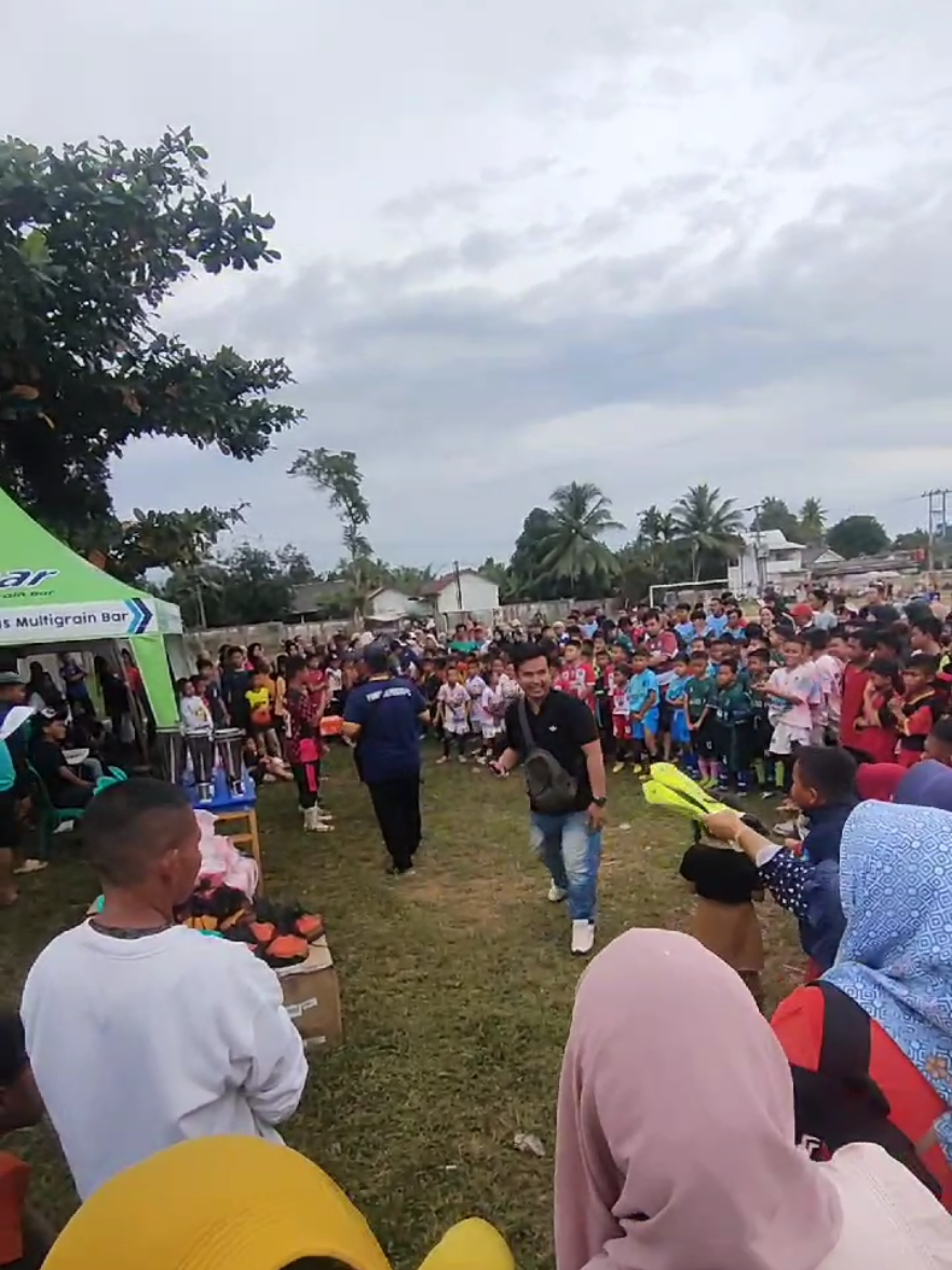 Maaf, kami khilaf...🙏🏻🤣 #trending #tiktok #viral #grassrootsfootball #anakhebat #anakbola #ssbnyelanding #ssb #pemainterbaik #topskor #kiperterbaik #pelatihterbaik #timterbaik #pangkalpinang #bangkaselatan #bangkabelitung 