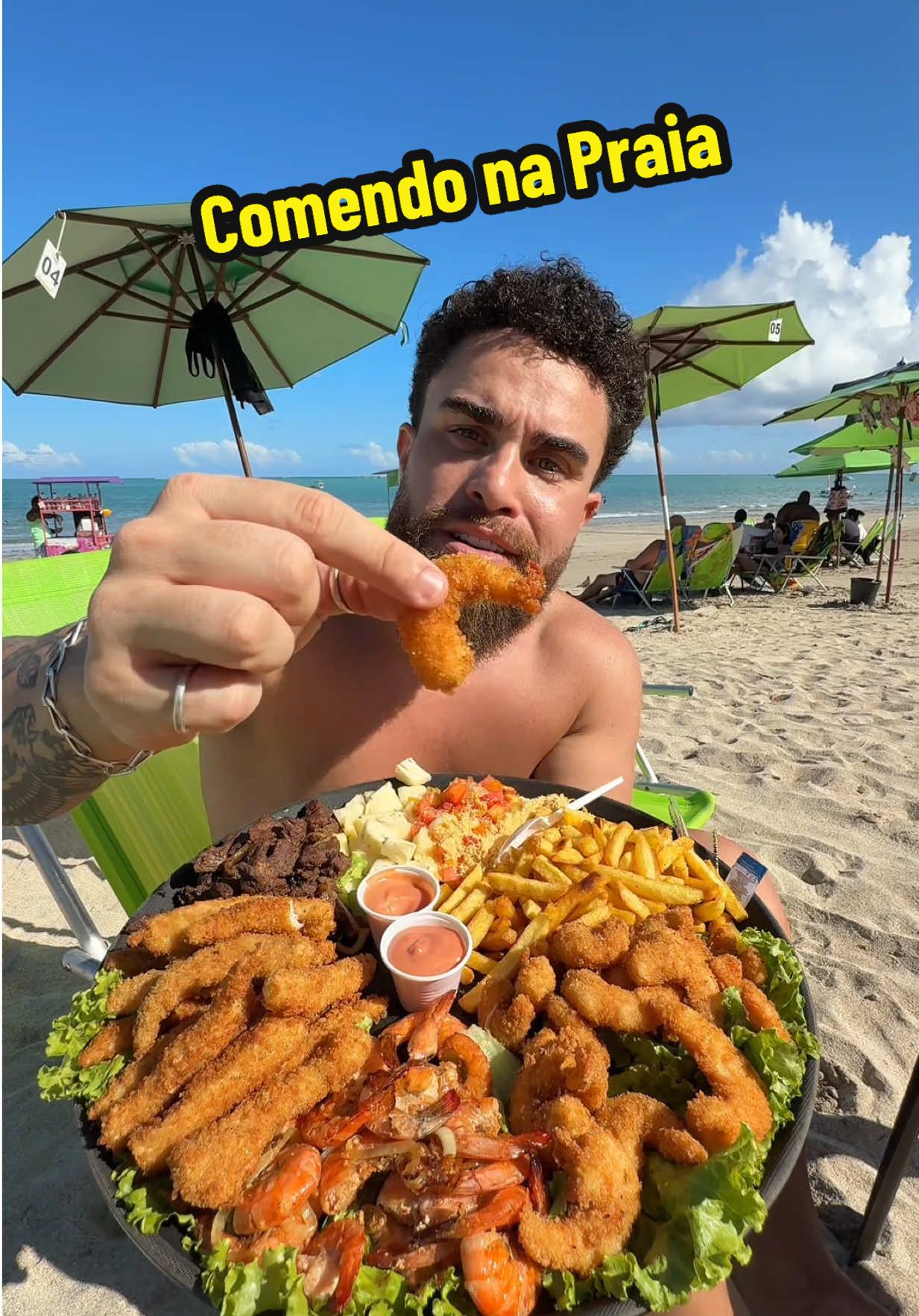 bandejão de petiscos na praia de Maceió • 😋🏝️ Av. Dr. Antônio Gouveia - Pajuçara, Maceió - AL, 57030-170 #fy #fyp #comida #petisco #praia #maceio #mcz 