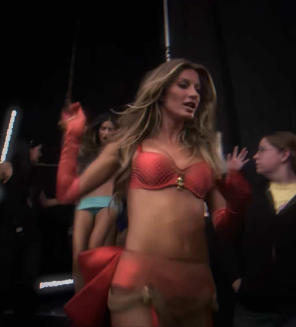 our divas divining 💅🏻 #giselebündchen #adrianalima #alessandraambrosio #victoriassecret #fyp #ubermodel #flyYYYYYYVVVVVY #VS #2000s #typ #tiktokviral #flypシ 