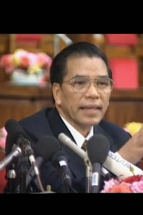 Tại Đại hội lần thứ IX của Đảng, Đồng chí Nông Đức Mạnh được bầu làm Tổng Bí Thư BCH Trung Ương Đảng Cộng Sản Việt Nam (năm 2001) với số phiếu ủng hộ 100%. Ông là người dân tộc thiểu số đầu tiên, cũng là người có bằng Đại học đầu tiên giữ chức vụ Tổng Bí thư. Trước đó, ông là người dân tộc thiểu số đầu tiên được bầu vào Bộ Chính trị, người dân tộc thiểu số đầu tiên giữ chức Chủ tịch Quốc Hội (làm liên tiếp 2 nhiệm kì). Trên cương vị Tổng Bí thư, TBT Nông Đức Mạnh cũng giữ chức vụ này liên tiếp 2 nhiệm kì. Trong thời gian 10 năm trên cương vị là người đứng đầu hệ thống Chính trị Việt Nam, Tổng Bí thư Nông Đức Mạnh đã có nhiều công lao trong việc hàn gắn, xây dựng nền tảng, phát triển quan hệ ngoại giao với những cường quốc trên thế giới như Trung Quốc, Nhật Bản, Nga. #nongducmanh #tongbithunongducmanh #vietnam #dangcongsanvietnam #xuhuong #xuhuongtiktok #xuhuong2025 