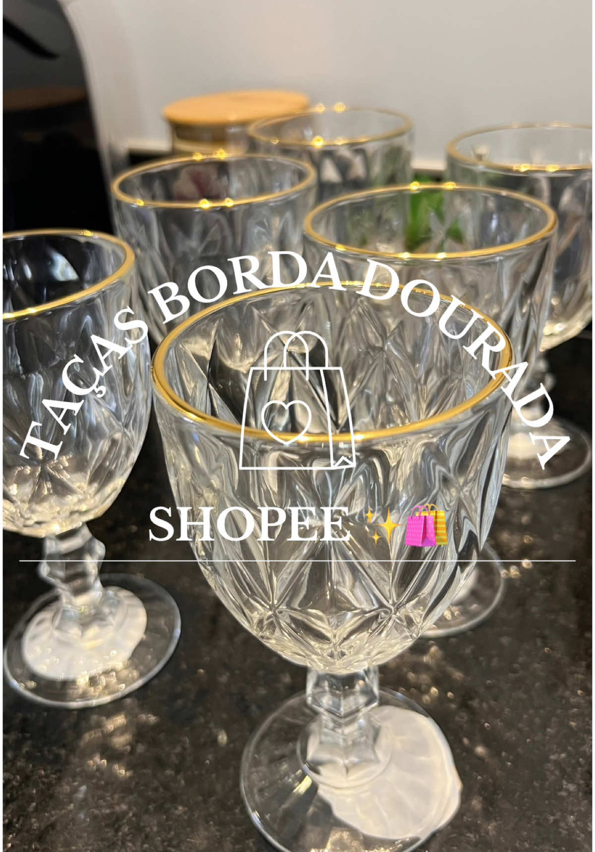Comprei as taças de borda dourada na Shopee, vou deixar cupom e link da taça nos comentários 😍🛍️ #taça #vinho #taçadevinho #taçadourada #comprinhas #shopee #fy #fyp #fyppp #foryoupage #enxoval #mesaposta#CapCut 