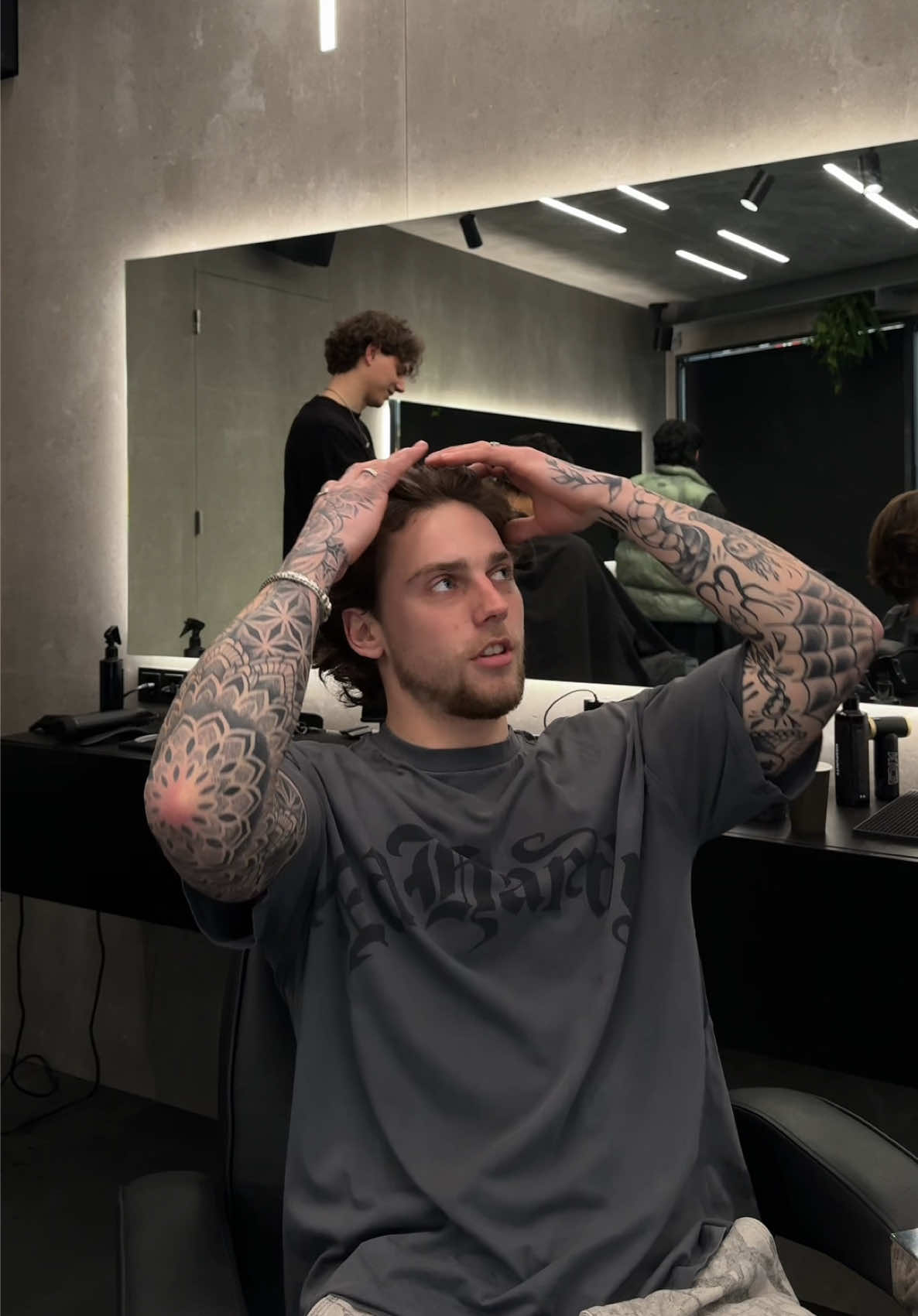 The length that gives you more texture and flow. Save this one for your barber 📁 #menshairstyle #menstyle #hairtok #menshair #fyp @Nick moorren 