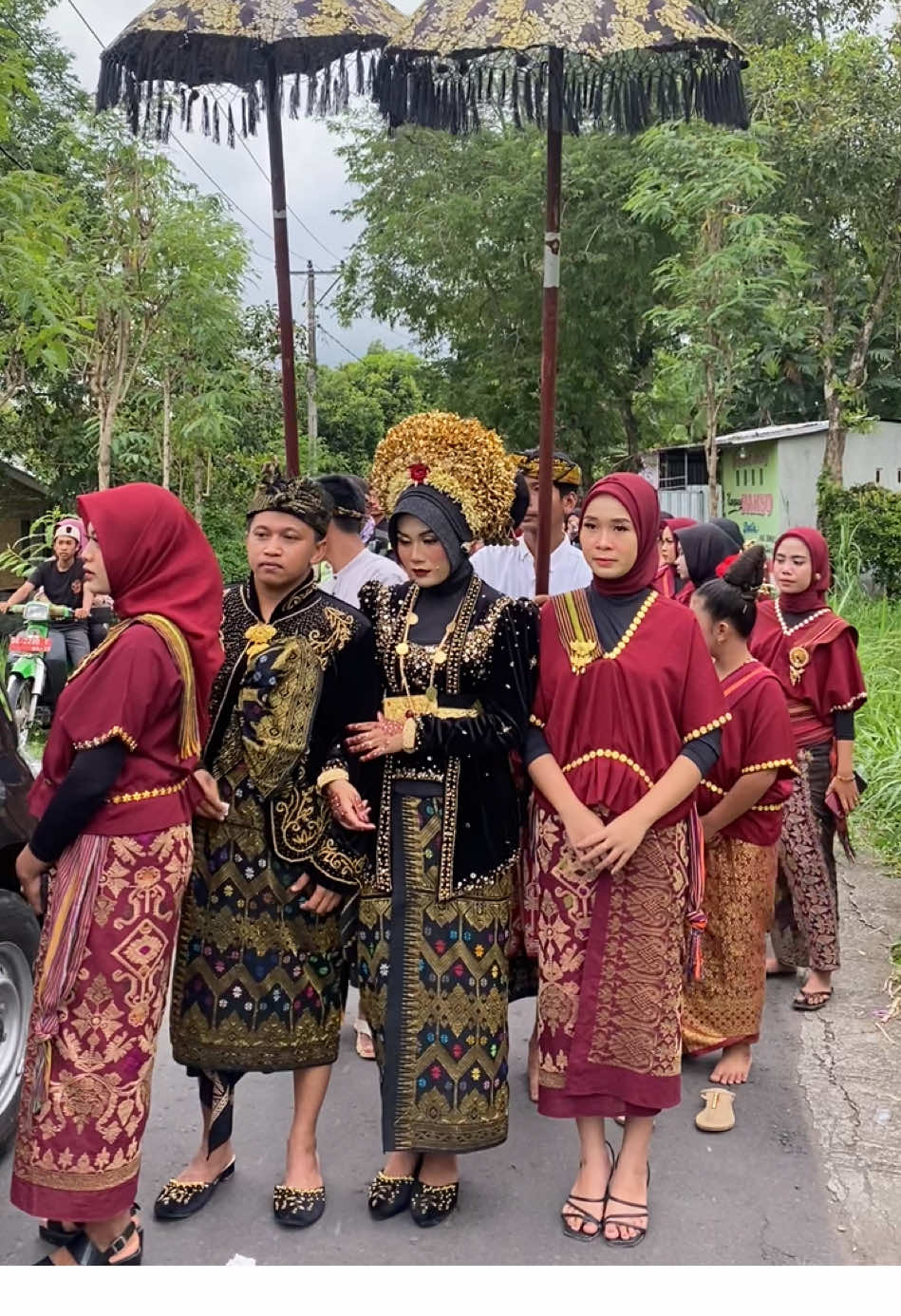 Definisi 2 orang jatuh cinta 1 kampung repot #remajaretop #xyzbca #ngiringan #fyp #begawe #pypdongggggggg #sasak 