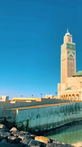Low tide in the corniche of Casablanca🇲🇦#journeywithme #travel #tiktoktravel #foryoupage #casablanca #morocco #hassan2mosque 
