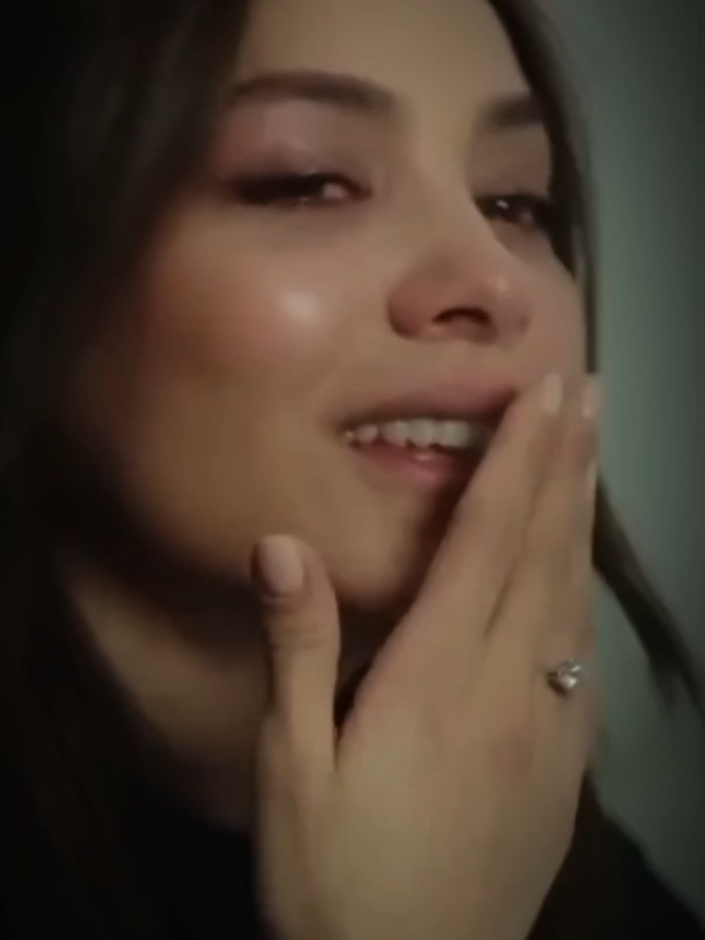 #لا تغركم ضحكاتي...... انا فتاة تضحك دائما حتى في اسوء اوقاتها وتخفي حزنها عن جميع بابتسامة مزيفة#