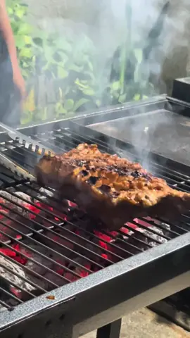 Así preparamos unas costillas a la BBQ AL CARBÓN !! Fácil y rápido 🏝️✌🏾 #fyp #recetas #acapulco #costillasbbq #asador 