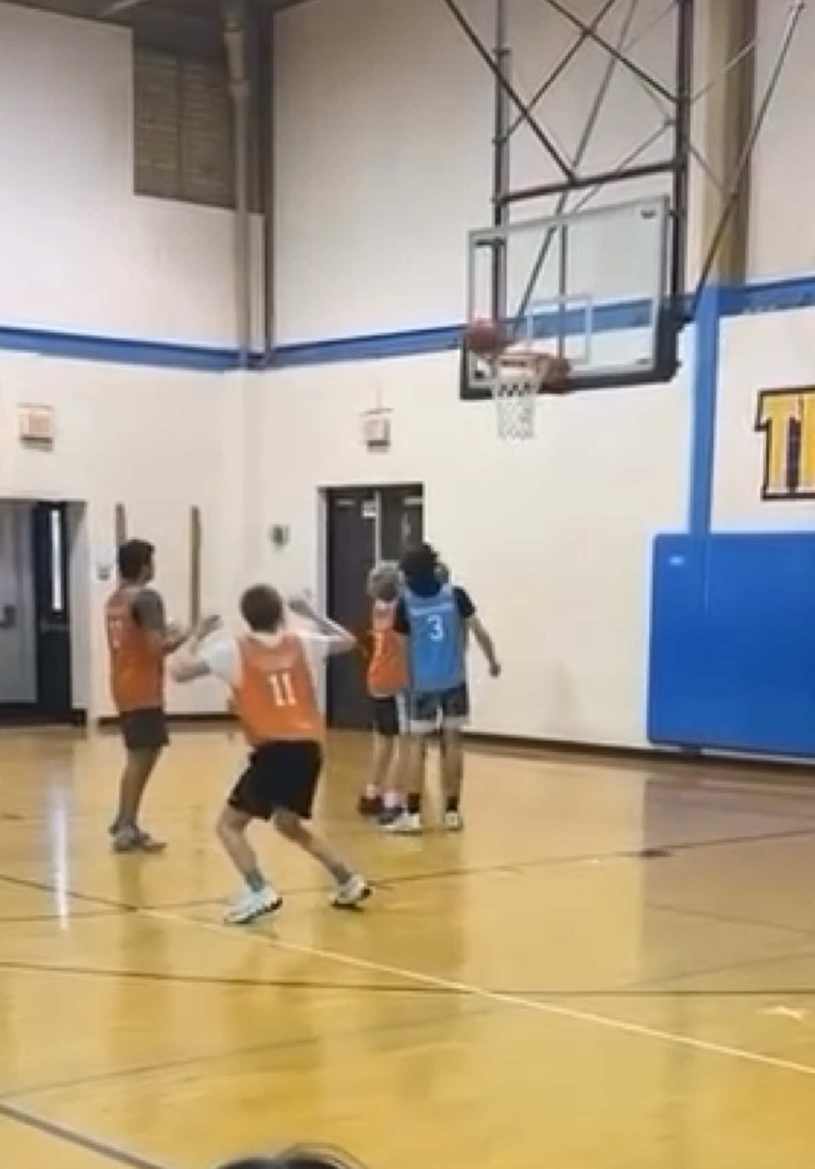 “Game 7 Kawhi on 76ers” ahh shot 💀(via anthony_.martin/IG) #buzzerbeater #gamewinner #basketball #NBA #shoutoutot 